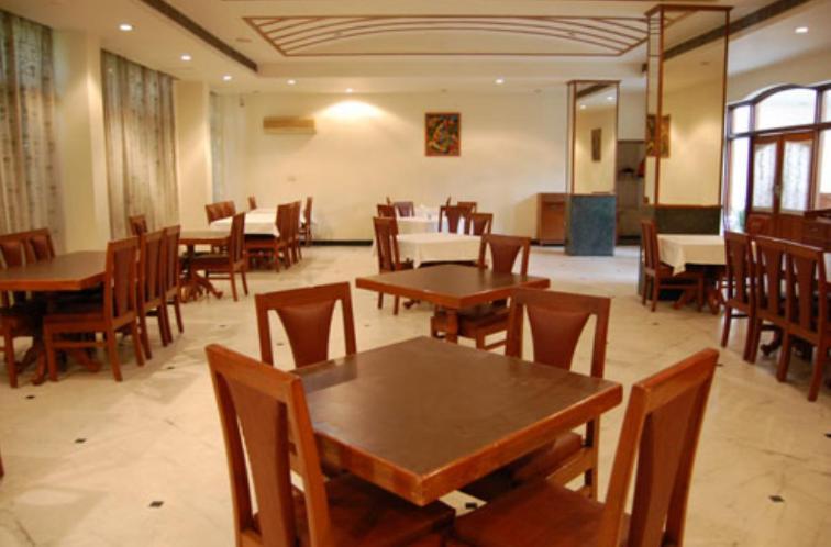 Hotel Sita Manor Gválijar Kültér fotó